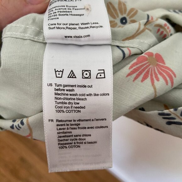 VOLCOM | Men's Button-Down Short Sleeve Shirt - Picture 4 of 4